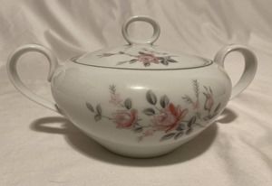 Beautiful￼ Vintage Harmony House Fine China Janet Japan 3837 Sugar Dish with Lid